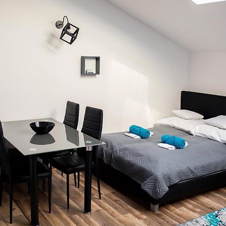 Apartament Manhattan ミエレツ エクステリア 写真
