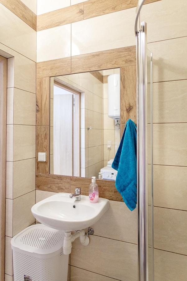 Apartament Manhattan ミエレツ エクステリア 写真